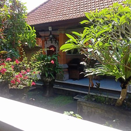 Family Guest House Ubud  Exterior photo