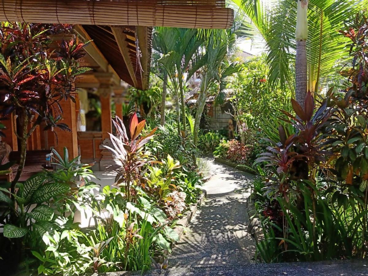 Family Guest House Ubud  Exterior photo