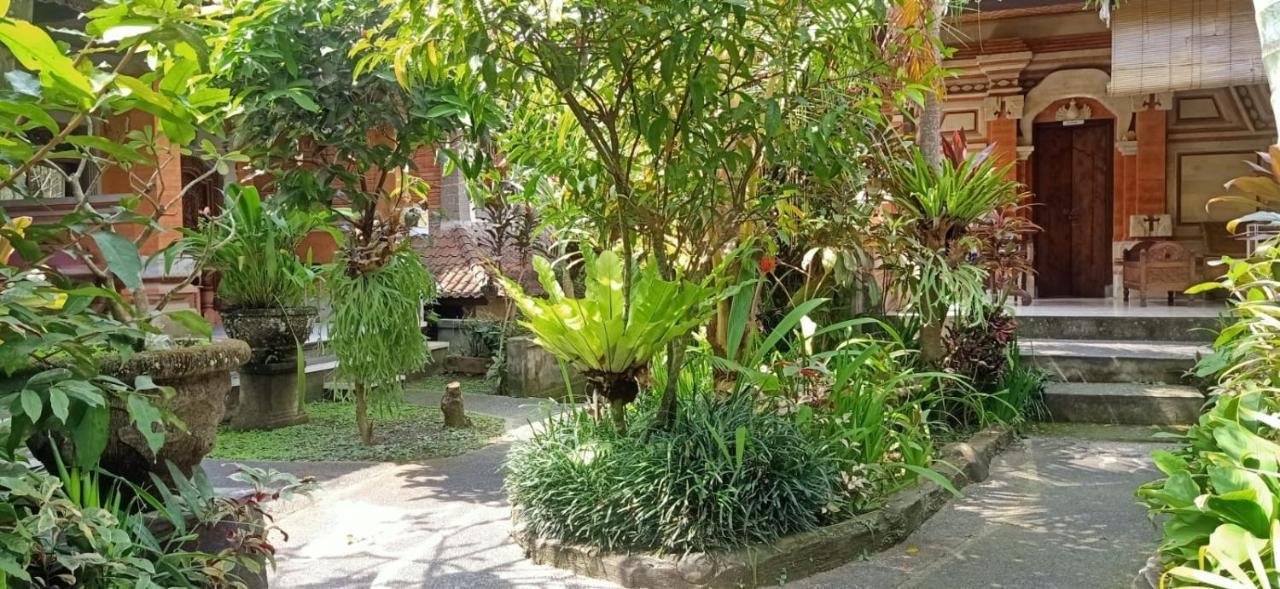 Family Guest House Ubud  Exterior photo