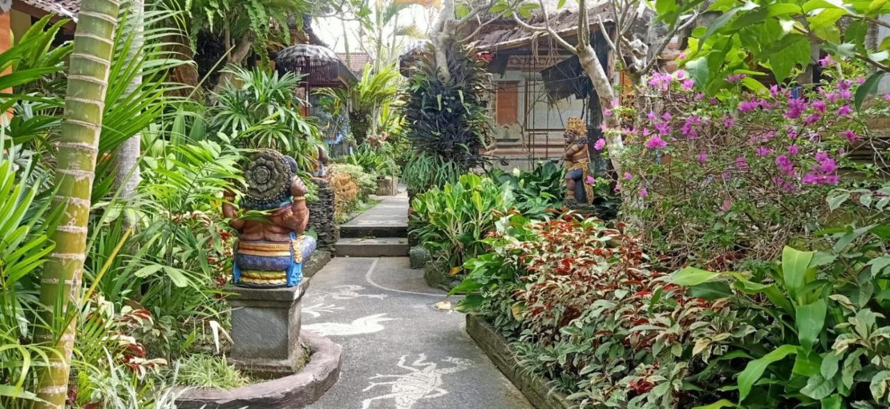 Family Guest House Ubud  Exterior photo